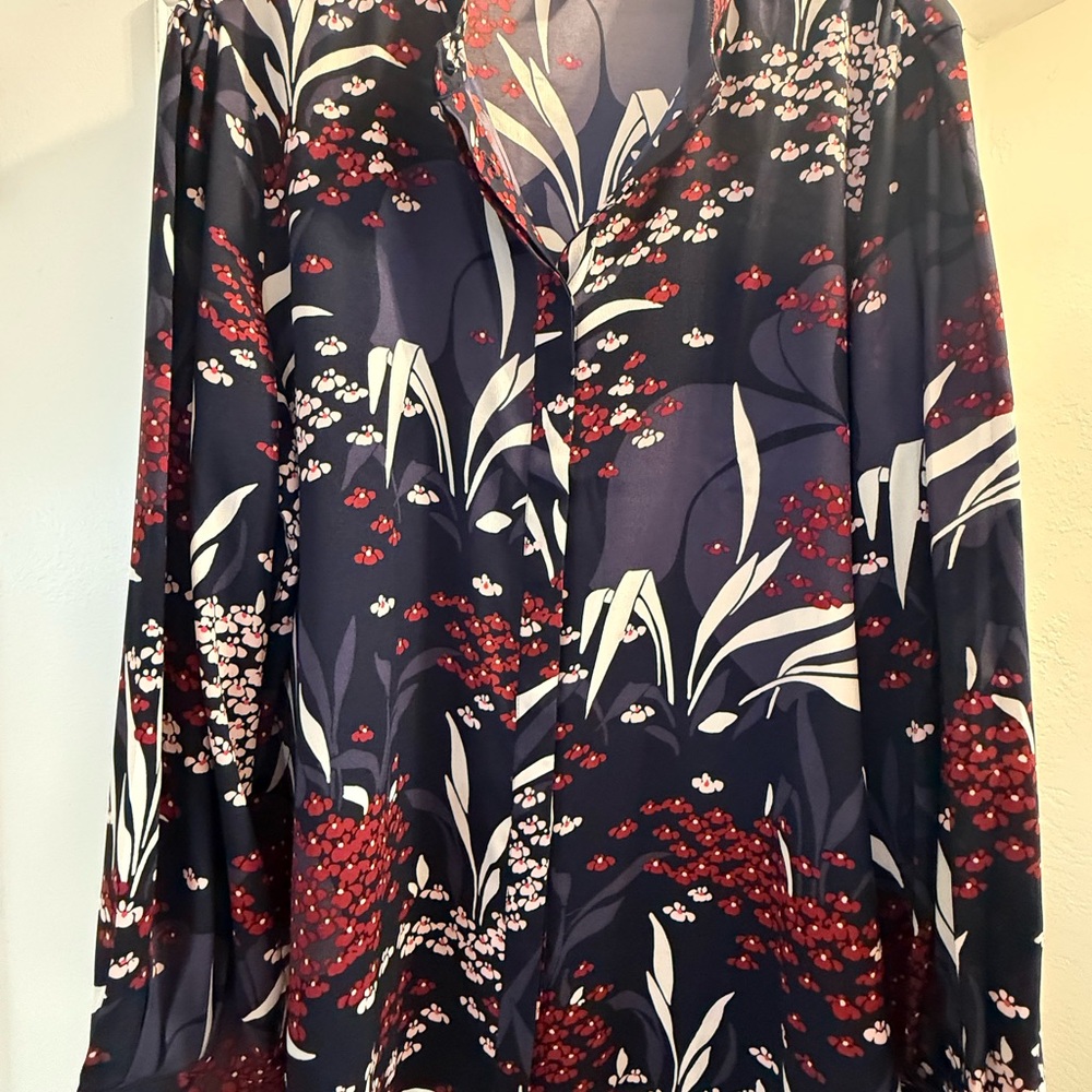 Ann Taylor Navy and Red Floral Blouse. Size XL